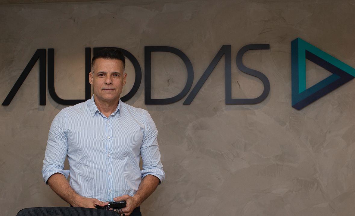 MANOEL LINS –Manoel Lins - Sócio da Auddas e tem mais de 25 anos de experiência em Planejamento Estratégico. É Administrador de empresas, com pós-graduação em Marketing, possui MBA em Gestão Empresarial, Formação em Estratégia e Finanças em Harvard, Mestrado em Estratégia